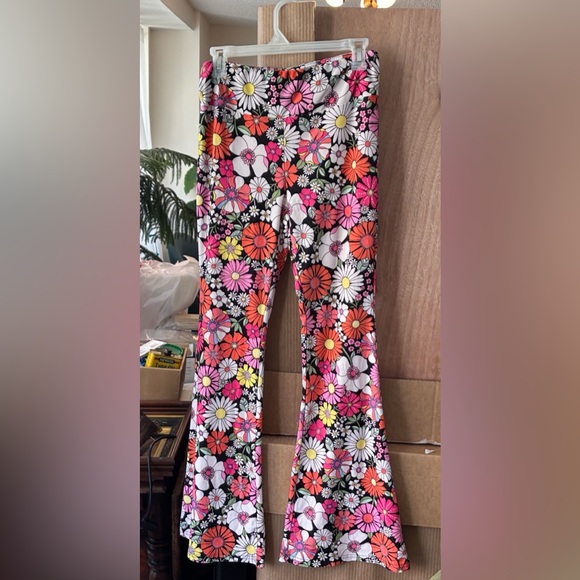 No Boundaries Pants - No Boundaries flared bell bottom pants. L/Juniors Flower Power.